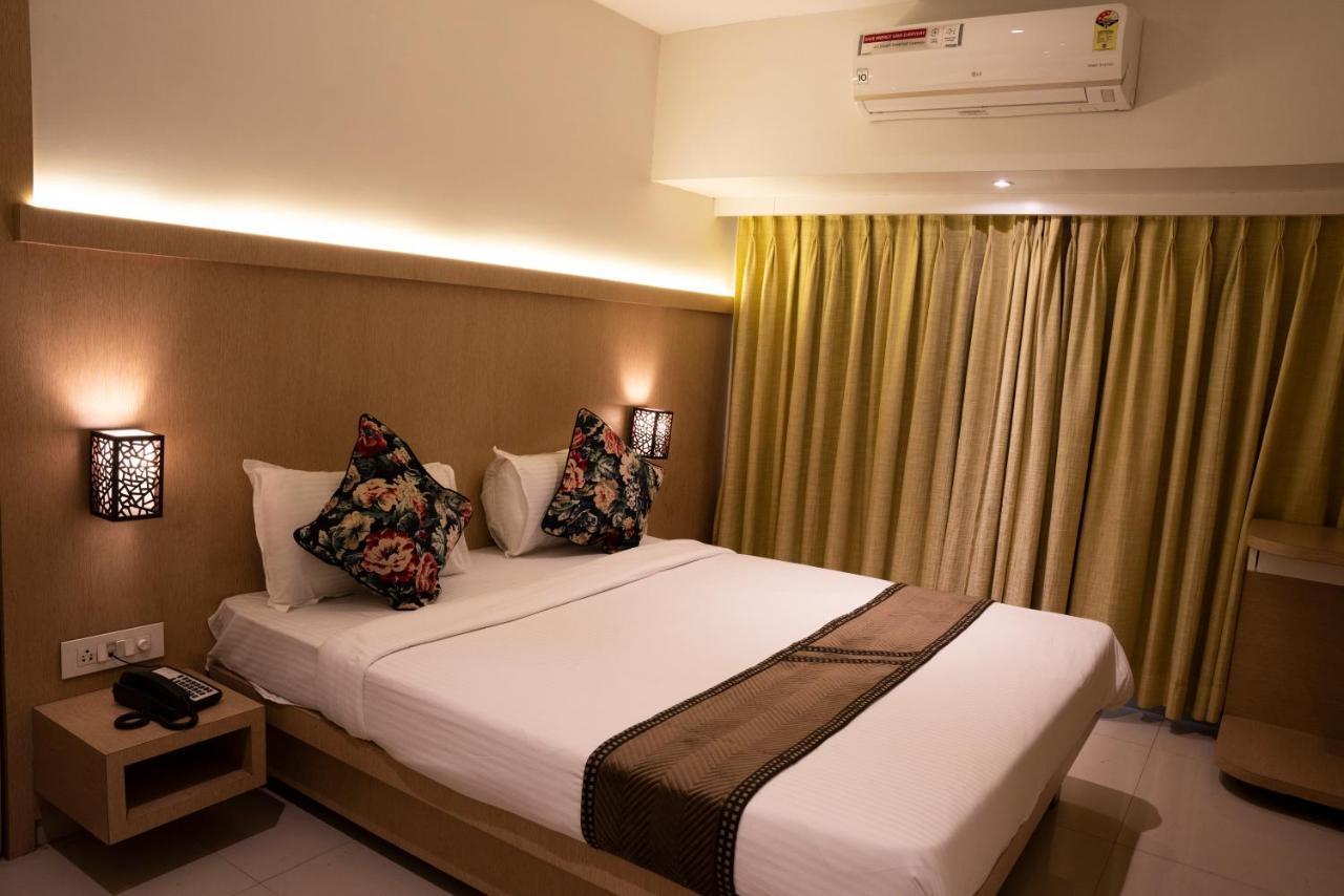 Gold Crest Business Hotel Navi Mumbai Exterior foto