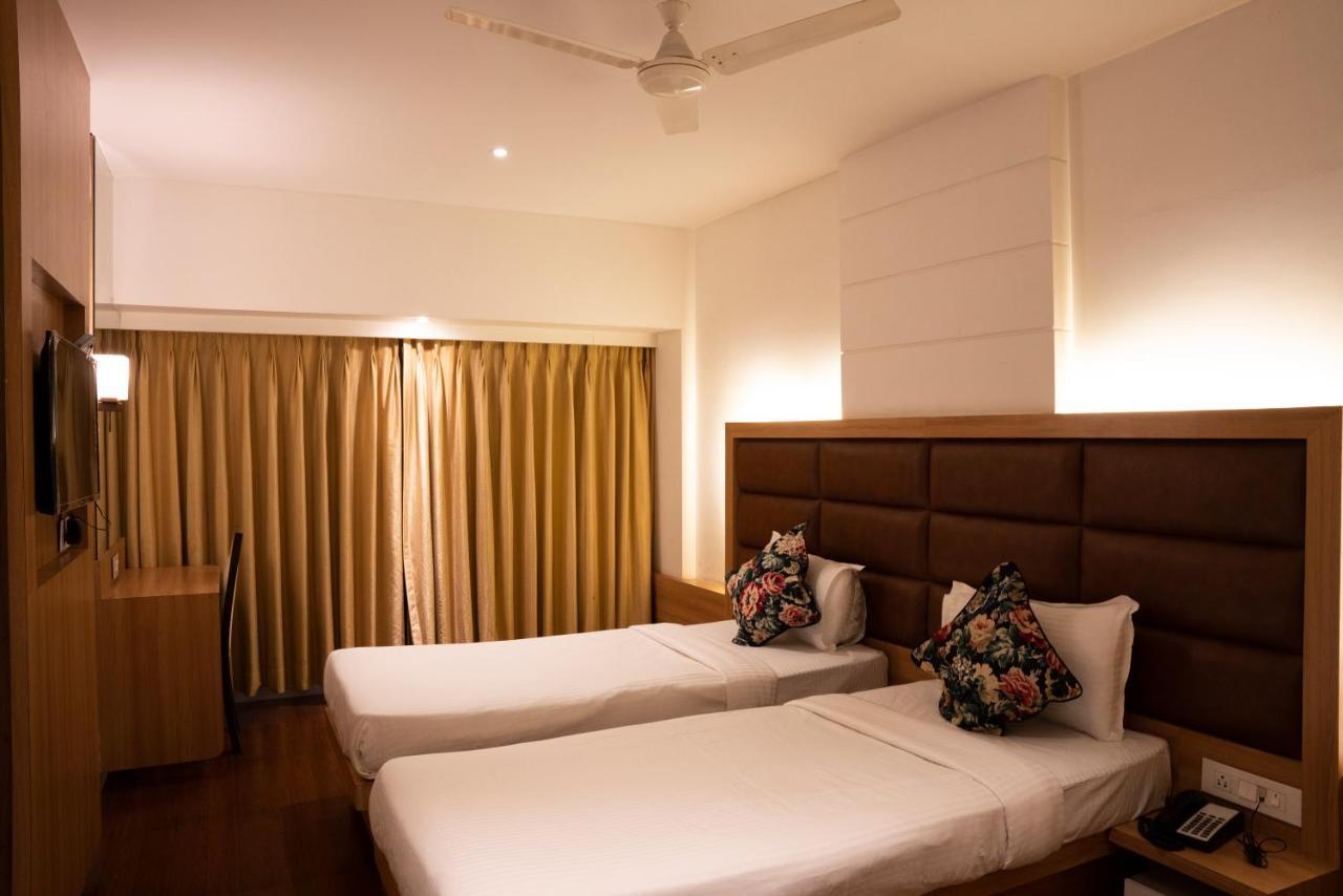Gold Crest Business Hotel Navi Mumbai Exterior foto