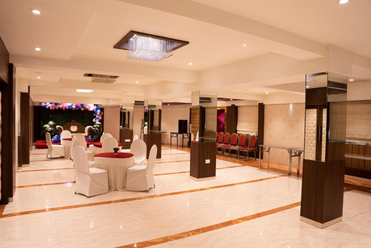 Gold Crest Business Hotel Navi Mumbai Exterior foto